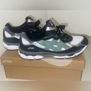 Oasics - green and black size 11.5